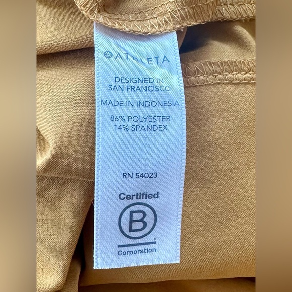 Athleta Skyline Short II in Tuscan Gold Size 10 - Picture 5 of 9